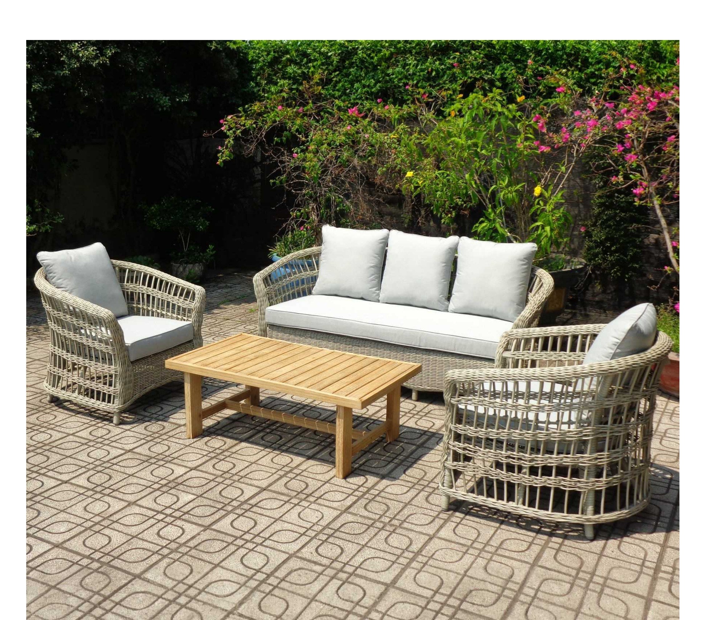 Palma Collection outdoor lounge set on garden terrace